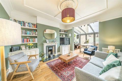 Criffel Avenue, London SW2 2 bed flat for sale