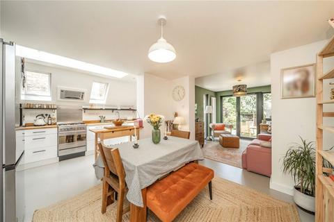 Villiers Road, London NW2 2 bed flat for sale