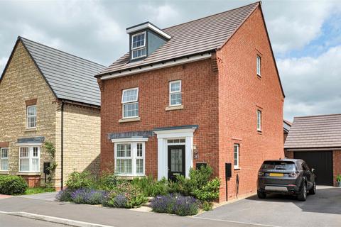 Mint Grove, Melksham SN12 4 bed detached house for sale
