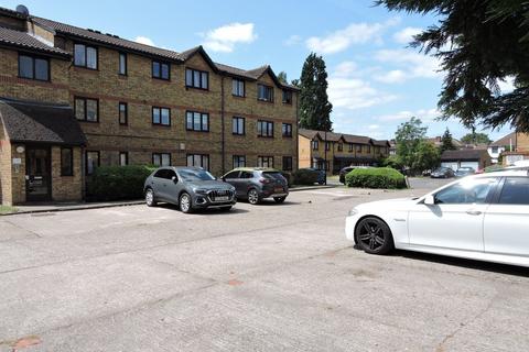 Celadon Close, Enfield, EN3 1 bed flat for sale