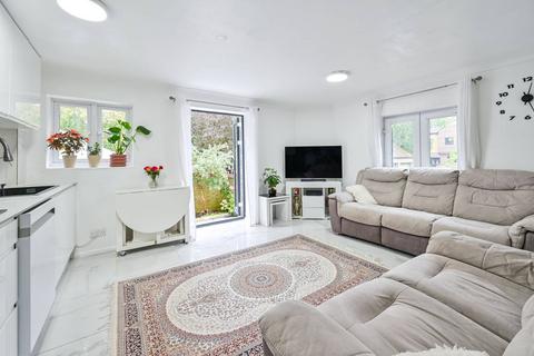 Cunard Walk, Canada Water, London, SE16 3 bed house for sale