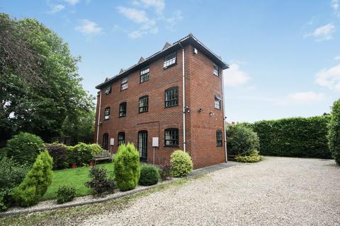 240 Uppingham Road 2 bed maisonette for sale