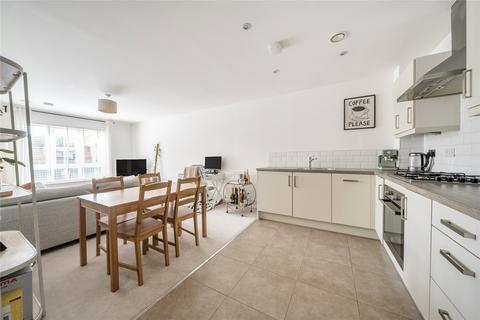 Mayfield Road, Surrey, KT12 2 bed flat for sale
