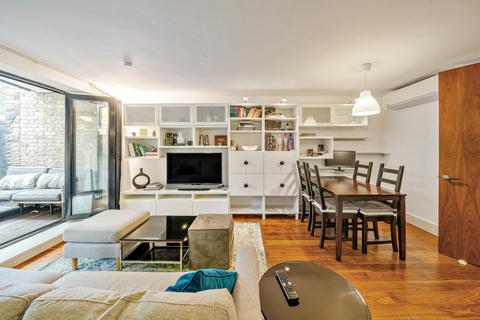 Wincott Street, Kennington, London, SE11 2 bed flat for sale