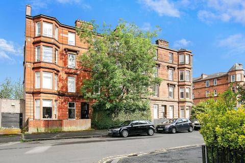 Meadowpark Street, Dennistoun, G31 3DJ 2 bed flat for sale