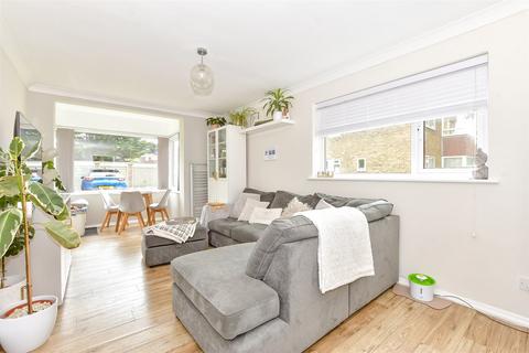 Essex Court, Worthing BN11 1 bed ground floor flat for sale