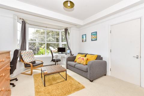 38 Windsor Road, Worthing BN11 1 bed flat for sale