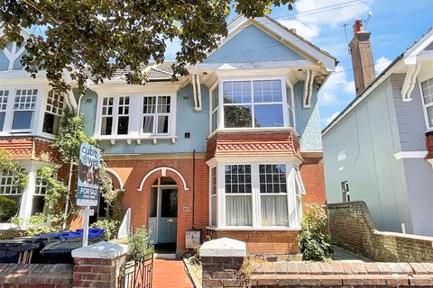 38 Windsor Road, Worthing BN11 1 bed flat for sale
