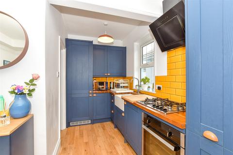 38 Windsor Road, Worthing BN11 1 bed flat for sale