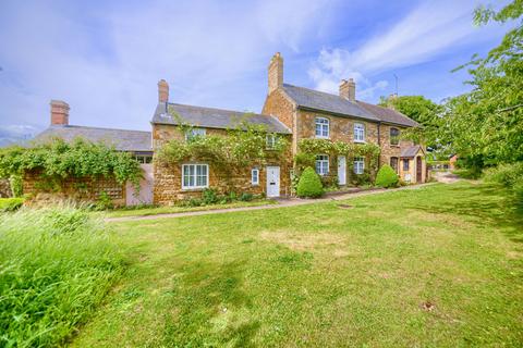 Chapel Lane, Kettering NN14 4 bed cottage for sale