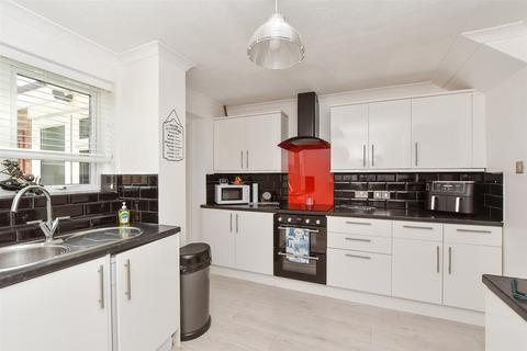 Eastfields, Folkestone CT19 2 bed end of terrace house for sale