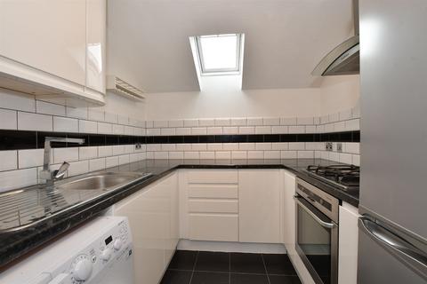 Bakers Court, Brentwood CM14 2 bed apartment for sale