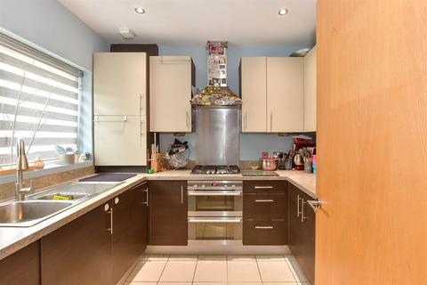 Churchill Avenue, Basildon SS14 4 bed townhouse for sale
