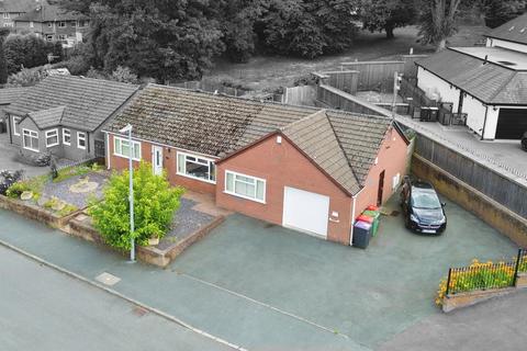 Vicar Street, Telford TF2 3 bed detached bungalow for sale
