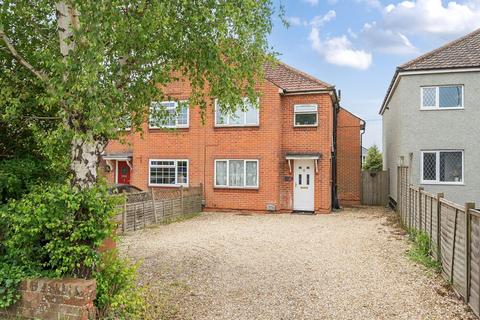Weyhill Road, Andover, SP10 3LJ 3 bed semi
