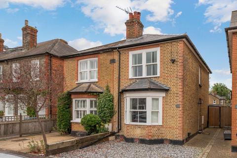 Hersham Road, Hersham, KT12 3 bed semi