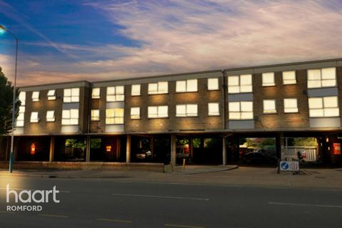 Paul Court, Romford, RM7 9PR 2 bed flat for sale