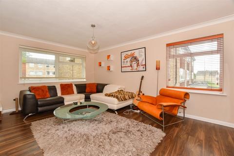 Hanover Court, Horsham RH13 3 bed maisonette for sale