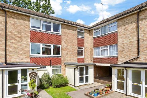 Hanover Court, Horsham RH13 3 bed maisonette for sale