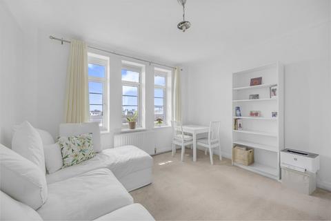 Hatherley Court, Hatherley Grove, London 1 bed flat for sale