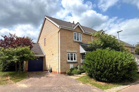 Oakham Close, Kettering NN14 3 bed semi