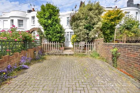 North Gardens, Brighton 2 bed house for sale