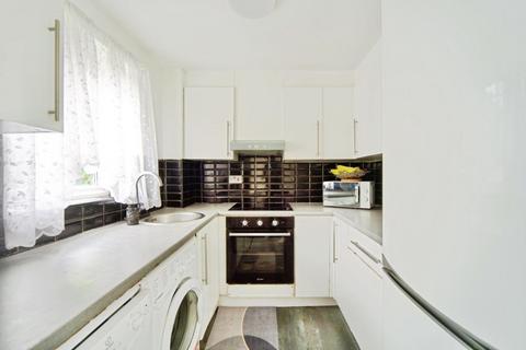 Cygnet Close, London 2 bed flat for sale