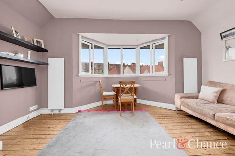 Golders Green Crescent, London, NW11 2 bed apartment for sale