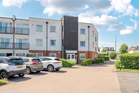 Buffers Lane, Leatherhead 2 bed ground floor flat for sale