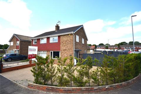 Hathaway Drive, Leeds, West Yorkshire 3 bed semi