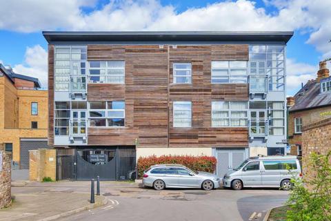 Old Isleworth,  Richmond upon Thames... 2 bed flat for sale