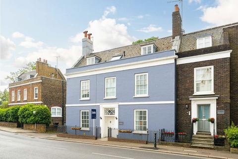 Thames Street, Hampton TW12 5 bed detached house for sale