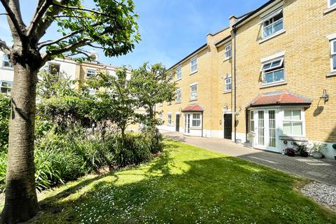 Audley Court, Eastern Esplanade SS1 2 bed flat for sale