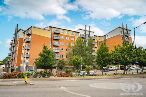 Buckingham Avenue, Slough 2 bed apartment for sale