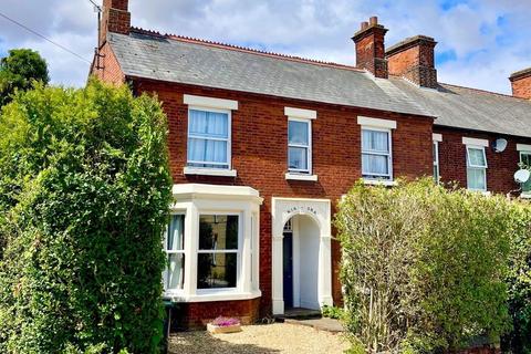 4 bedroom end of terrace house for sale