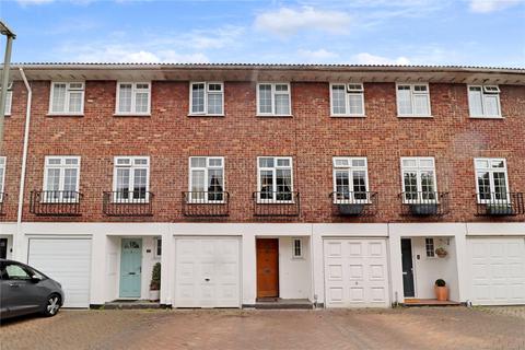 Langley Walk, Surrey GU22 3 bed terraced house for sale