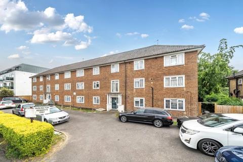 Pinner Road, Northwood 2 bed apartment for sale