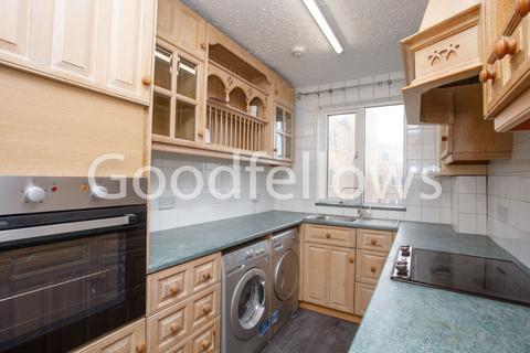 Fairgreen Court, Central Mitcham CR4 2 bed apartment for sale