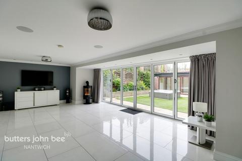 Den Lane, Crewe 4 bed detached house for sale