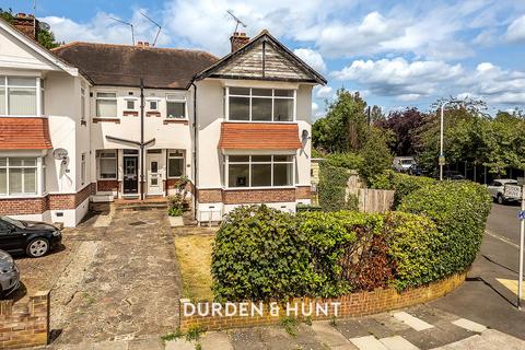 Tudor Drive, Gidea Park, RM2 2 bed maisonette for sale