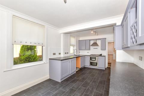 Lower Road, Dover CT17 3 bed semi