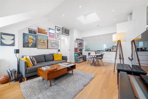 Glennie Road, London 1 bed flat for sale
