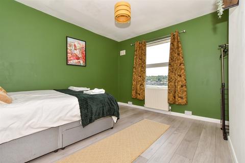 Heathfield Avenue, Dover CT16 3 bed end of terrace house for sale