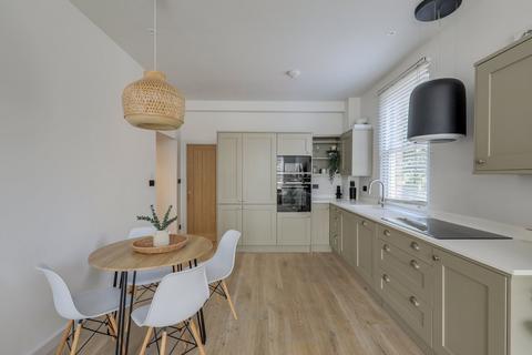 Devonshire Road, London, SE23 2 bed flat for sale