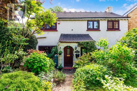 Old Bridge Lane, Epsom, KT17 3 bed detached house for sale