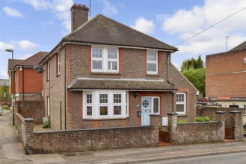 Denne Road, Horsham RH12 2 bed ground floor maisonette for sale