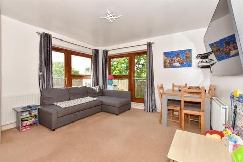 Howlands Court, Crawley RH10 2 bed flat for sale