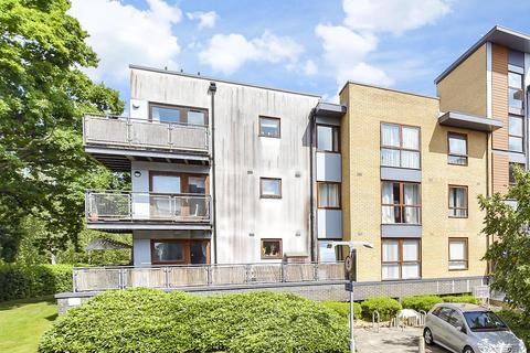 Howlands Court, Crawley RH10 2 bed flat for sale