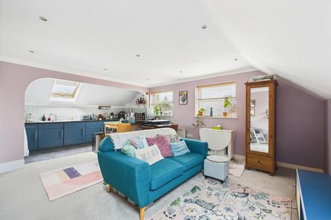 Brooklands House, Leighton Road... 2 bed flat for sale