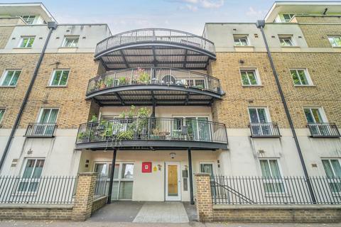 Kennington Road, London, SE11 2 bed flat for sale